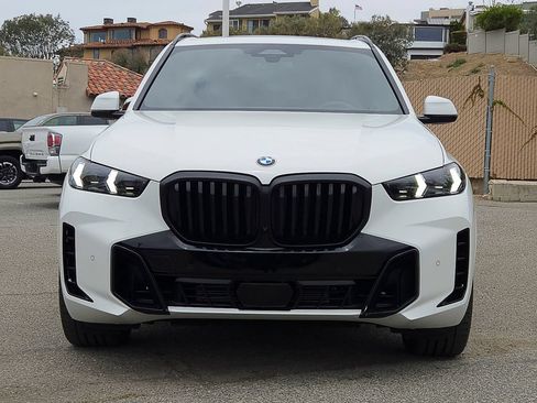 Used 2025 BMW X5 xDrive40i w/ M Sport Package AWD/4WD image 3