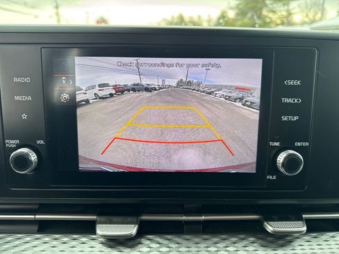 Used 2024 Kia Carnival LX image 20