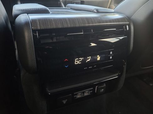 Used 2024 Jeep Wagoneer Series II w/ Flexible Seating Group RWD image 27