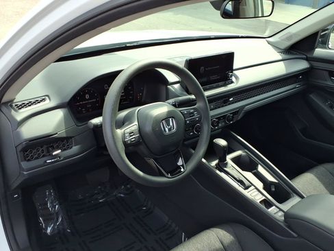 Certified 2025 Honda Accord SE image 5