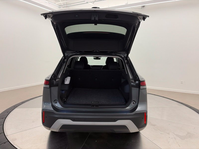 Used 2025 Volkswagen Tiguan SE w/ Panoramic Sunroof Package AWD/4WD image 9