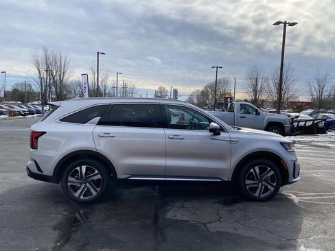 Used 2023 Kia Sorento EX image 9