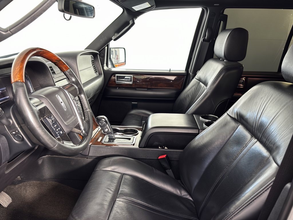 Used 2016 Lincoln Navigator L Select RWD image 5