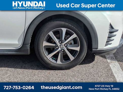 Used 2018 Toyota Prius C Two image 6