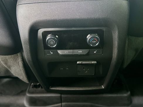 Used 2025 Chevrolet Traverse RS image 22