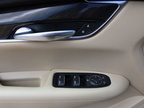 Used 2019 Cadillac XT5 FWD image 12