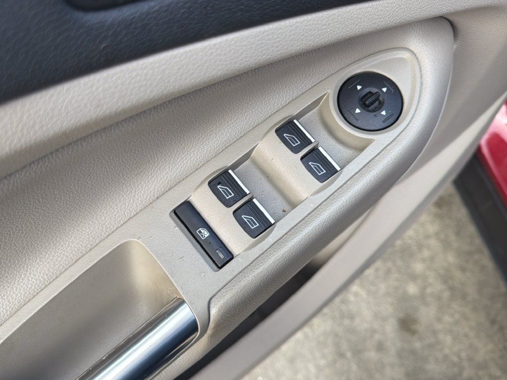 Used 2019 Ford Escape Titanium FWD image 16