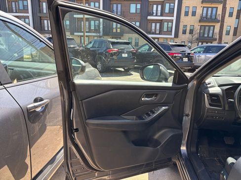 Used 2025 Nissan Rogue SV image 18