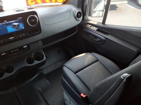 Used 2025 Mercedes-Benz Sprinter 2500 image 20