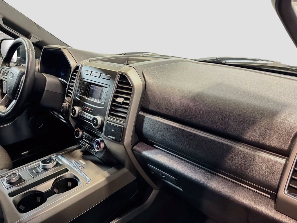 Used 2018 Ford Expedition XLT AWD/4WD image 30