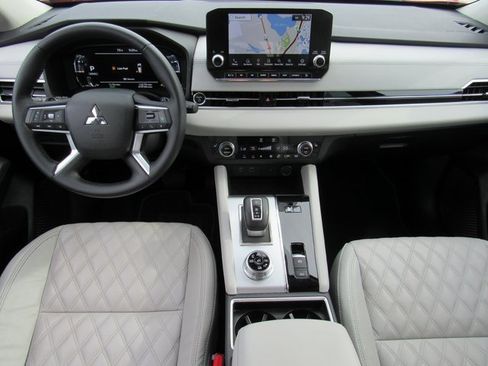 Used 2023 Mitsubishi Outlander SEL image 11