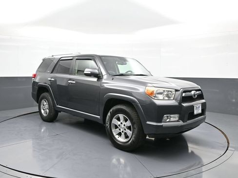 Used 2011 Toyota 4Runner SR5 w/ Premium Pkg w/Leather AWD/4WD image 4