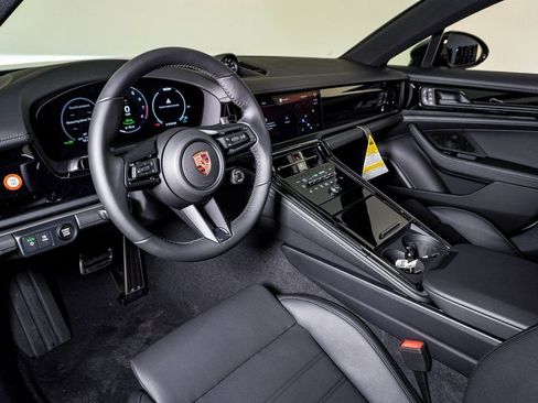 New 2026 Porsche Panamera 4 image 4