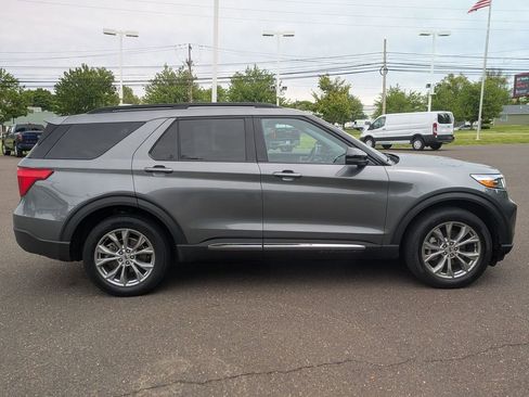 Used 2023 Ford Explorer XLT w/ Equipment Group 202A AWD/4WD image 4
