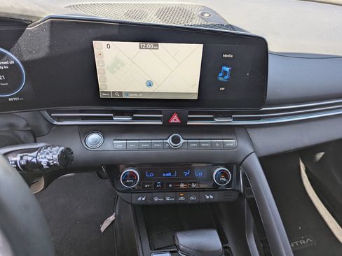 Used 2023 Hyundai Elantra Limited FWD image 15