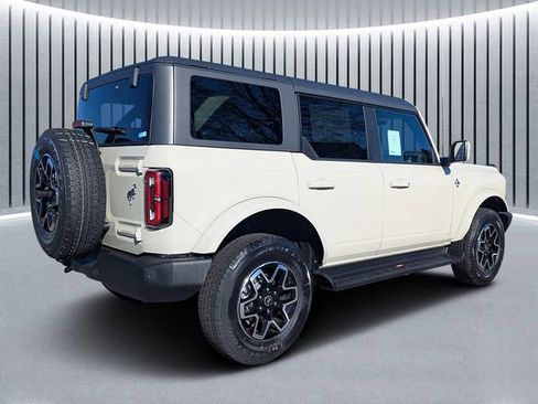 New 2025 Ford Bronco Outer Banks image 3