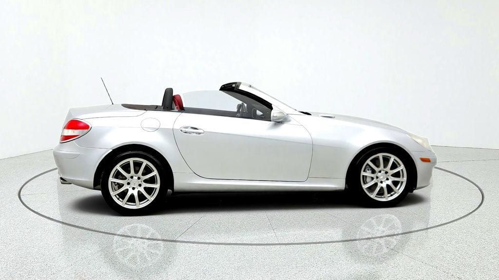 Used 2005 Mercedes-Benz SLK 350 image 4