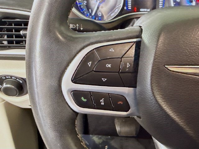 Used 2022 Chrysler Voyager LX FWD image 13