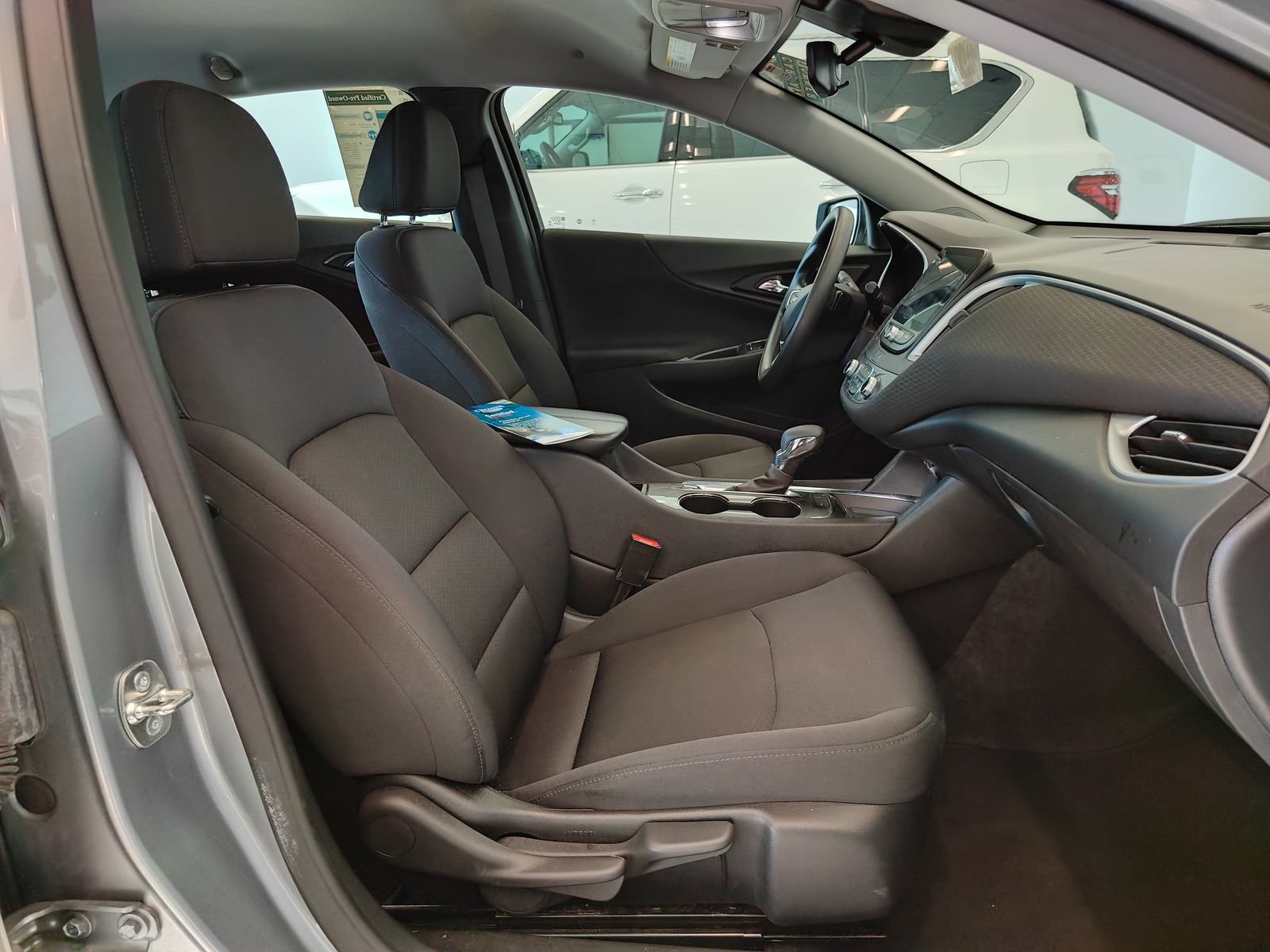 Used 2025 Chevrolet Malibu LT FWD image 13
