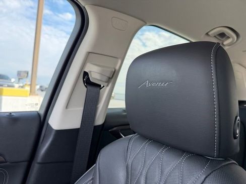 Certified 2023 Buick Envision Avenir image 9