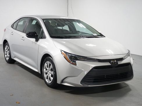 Certified 2024 Toyota Corolla LE image 3