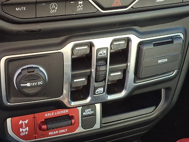 Used 2023 Jeep Gladiator Mojave w/ Cold Weather Group AWD/4WD image 18