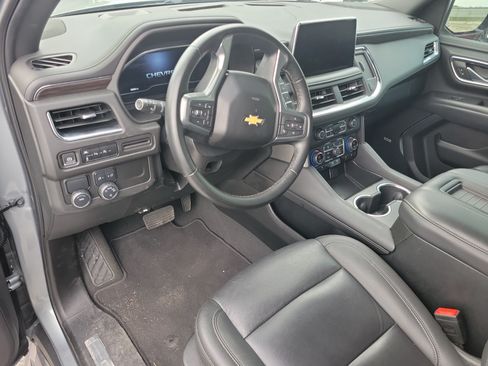 Used 2024 Chevrolet Suburban LT RWD image 6