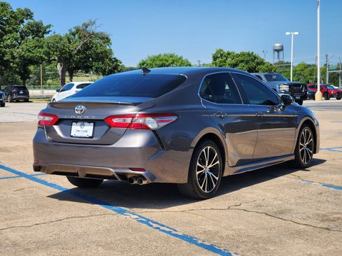 Used 2019 Toyota Camry SE w/ Convenience Package FWD image 5
