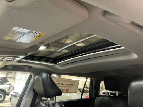 Used 2022 Toyota Highlander XLE AWD/4WD image 12