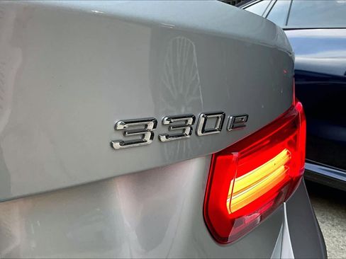 Used 2018 BMW 330e image 9