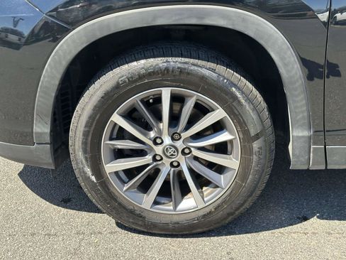 Used 2019 Toyota Highlander XLE AWD/4WD image 9
