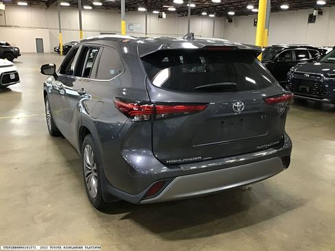 Used 2022 Toyota Highlander Platinum image 4