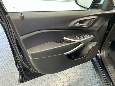 Used 2025 Chevrolet Trax LS FWD image 20