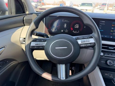 Used 2025 Hyundai Tucson SE image 11