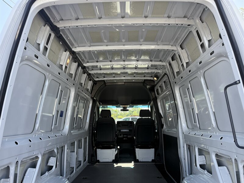 Used 2025 Mercedes-Benz Sprinter 2500 image 16