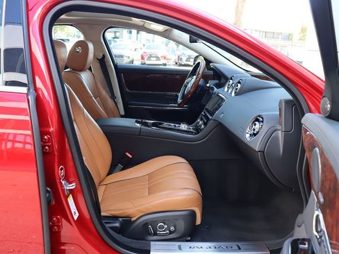 Used 2016 Jaguar XJ R-Sport image 32