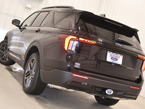 New 2026 Ford Explorer ST-Line w/ ST-Line Street Pack AWD/4WD image 35