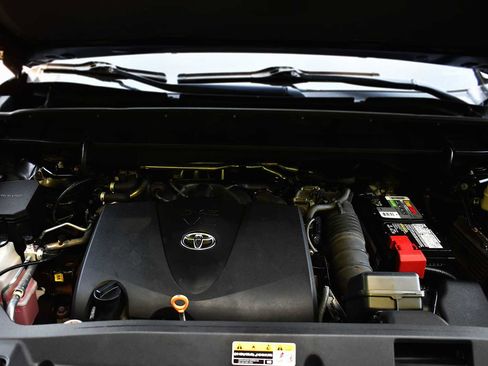 Used 2021 Toyota Highlander XLE AWD/4WD image 31
