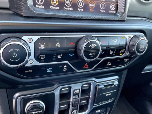Used 2023 Jeep Wrangler Unlimited w/ Cold Weather Group AWD/4WD image 30