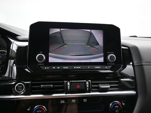 Used 2024 Nissan Pathfinder SV FWD image 16