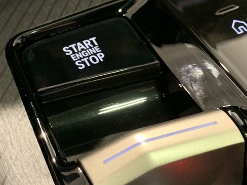 Used 2025 BMW X3 xDrive30i w/ Premium Package image 18