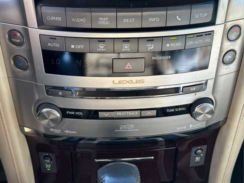 Used 2013 Lexus LX 570 4WD w/ Luxury Pkg image 31