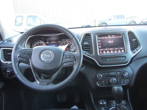 Used 2019 Jeep Cherokee Trailhawk image 5