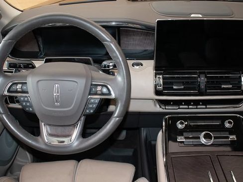 Used 2023 Lincoln Navigator Reserve AWD/4WD image 18