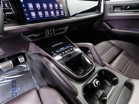 Used 2024 Porsche Cayenne S image 14