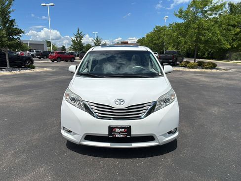 Used 2013 Toyota Sienna XLE AWD/4WD image 5