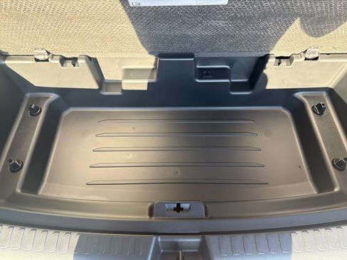 New 2026 Chevrolet Traverse LT w/ Sun and Wheel Package FWD image 33
