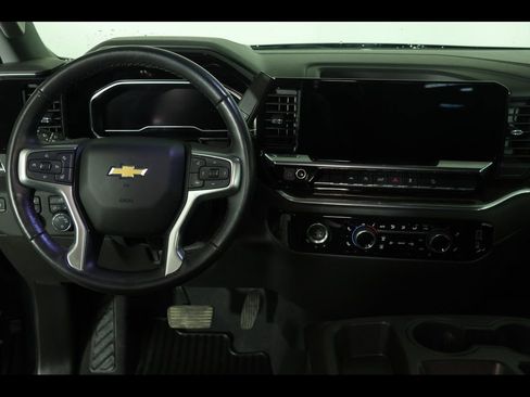 Used 2022 Chevrolet Silverado 1500 LT w/ Z71 Off-Road Package AWD/4WD image 17