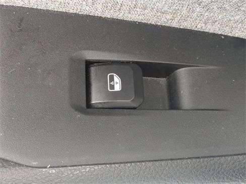 Used 2025 Jeep Compass Sport image 31