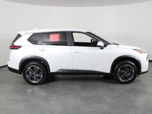 Certified 2024 Nissan Rogue SV FWD image 15